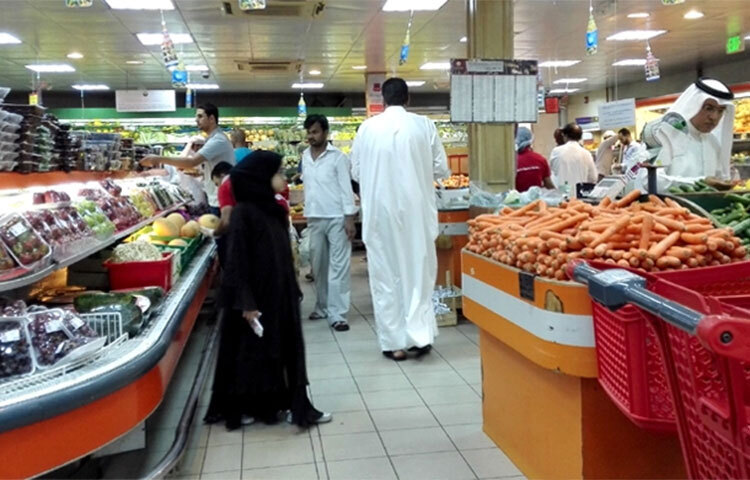 প্রতি বছরের মতো এবারও রমজান মাসের আগেই কয়েকশ পণ্যের দাম কমালো কাতার। ২০২১ সালে দেশটি প্রায় ৬৫০ পণ্যের দাম কমিয়েছিল, ২০২২ সালে কমিয়েছিল আট শতাধিক পণ্যের। এবার সেই সংখ্যা বেড়ে নয়শ ছাড়িয়েছে। ছবি: সংগৃহীত