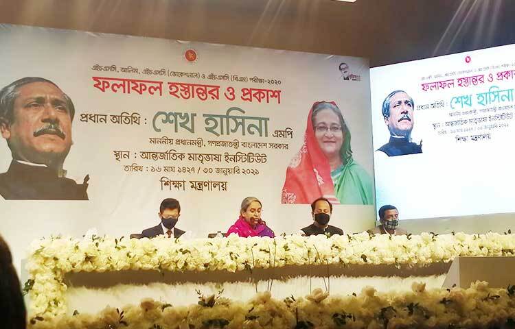 আজ রাজধানীর আন্তর্জাতিক মাতৃভাষা ইনস্টিটিউট মিলনায়তনে এক সংবাদ সম্মেলনে শিক্ষামন্ত্রী দীপু মনি এইচএসসি ও সমমানের পরীক্ষার ফলের বিস্তারিত তথ্য তুলে ধরেন। ছবি: জাগো নিউজ