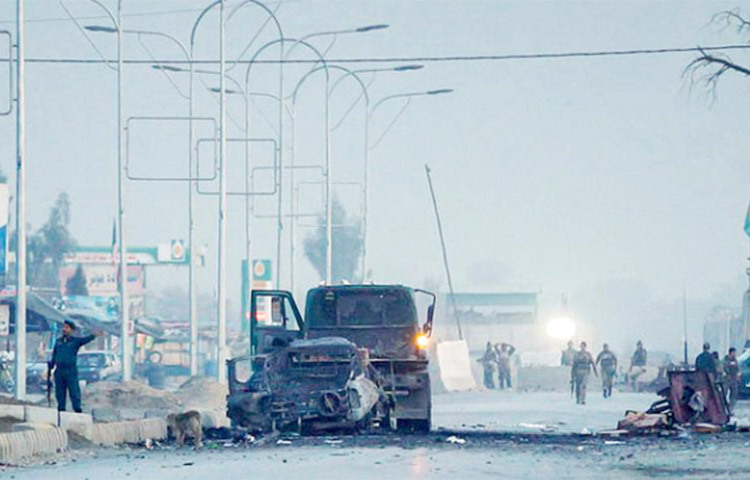 আফগানিস্তানের রাজধানী কাবুল উপকণ্ঠে জাতিসংঘের একটি গাড়িবহরে হামলায় অন্তত পাঁচজন প্রাণ হারিয়েছেন। নিহতরা সবাই আফগান নিরাপত্তা বাহিনীর সদস্য। তারা জাতিসংঘের ওই গাড়িবহরের নিরাপত্তার দায়িত্বে ছিলেন। ছবি: সংগৃহীত