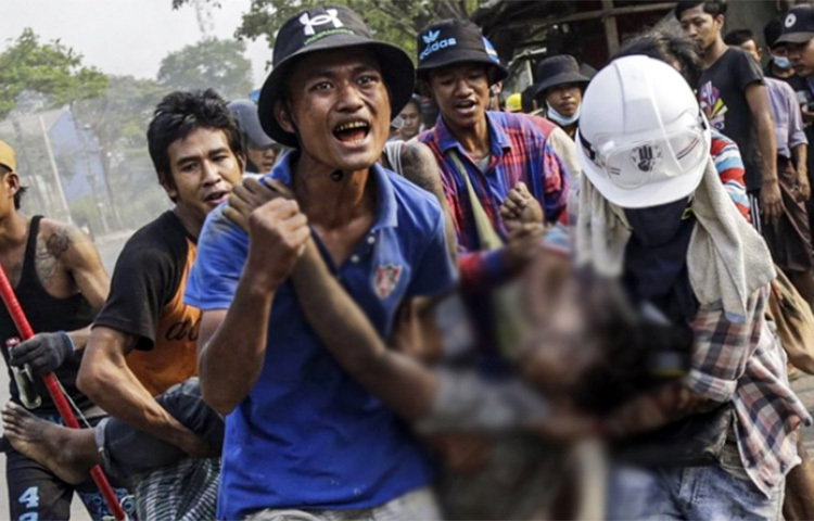 মিয়ানমারের পরিস্থিতি দিন দিন খারাপ থেকে আরও খারাপের দিকে যাচ্ছে। বিক্ষোভ, সংঘাতে দেশটির রাজপথ রঞ্জিত হয়ে উঠেছে। একের পর এক অভিযানে সেনাবাহিনীর হাতে শত শত মানুষ প্রাণ হারাচ্ছে। ছবি: সংগৃহীত