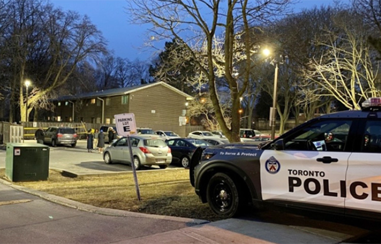 কানাডায় টরোন্টো শহরের কাছাকাছি পিল এলাকায় গোলাগুলির ঘটনায় একজনের মৃত্যু হয়েছে। এতে আহত হয়েছে আরও চারজন। পুলিশ হতাহতের খবর নিশ্চিত করেছে। ছবি: সংগৃহীত