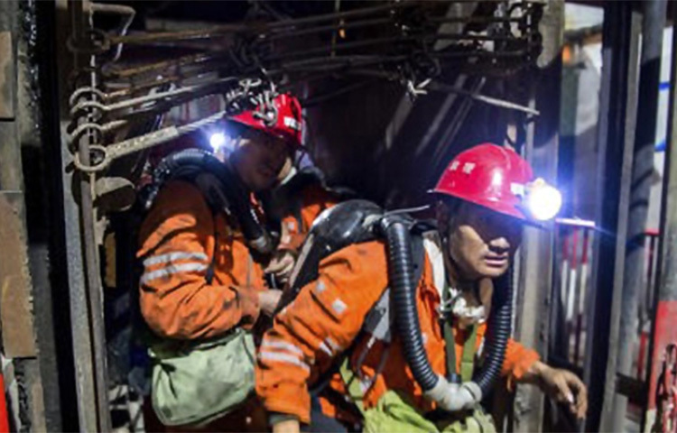চীনে একটি কয়লার খনিতে দুর্ঘটনায় একজনের মৃত্যু হয়েছে। অপরদিকে নিখোঁজ রয়েছে আরও সাতজন। শনিবার রাষ্ট্রীয় প্রচারমাধ্যম সিসিটিভির এক খবরে এ তথ্য নিশ্চিত করা হয়েছে। ছবি: সংগৃহীত