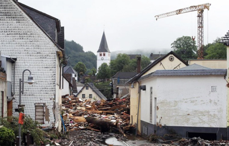 জার্মানির পশ্চিমাঞ্চলে আকস্মিক বন্যায় অন্তত ছয়টি বাড়ি ভেঙে চারজন নিহত হয়েছেন। নিখোঁজ রয়েছেন আরও ৩০ জন। ছবি: সংগৃহীত