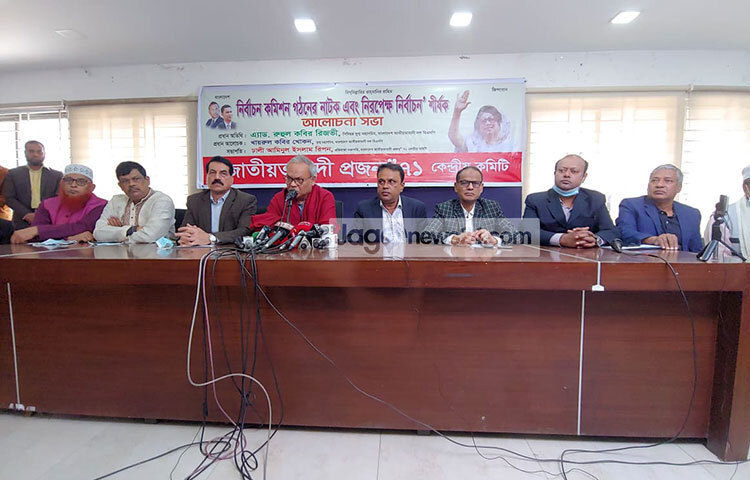 সদ্য বিদায়ী কেএম নূরুল হুদা কমিশনের অর্জন বলে শেষ করা যাবে না বলে মন্তব্য করেছেন বিএনপির সিনিয়র যুগ্ম মহাসচিব রুহুল কবির রিজভী। আজ জাতীয় প্রেস ক্লাবে ‘নির্বাচন কমিশন নিয়ে নাটক এবং নিরপেক্ষ নির্বাচন’ শীর্ষক আলোচনাসভায় প্রধান অতিথির বক্তব্যে এ মন্তব্য করেন তিনি। ছবি: বিপ্লব দিক্ষিৎ