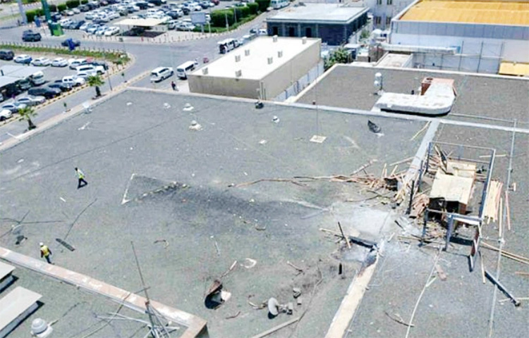 সৌদি আরবের একটি বিমানবন্দর এবং বিমানঘাঁটিতে ড্রোন হামলা চালিয়েছে বলে দাবি করেছে ইয়েমেনের হুথি বিদ্রোহী গোষ্ঠী। অন্যদিকে সৌদি নেতৃত্বাধীন জোট জানিয়েছে, তারা একটি বিস্ফোরক ড্রোনের হামলা প্রতিহত করেছে। খবর মিডল ইস্ট আই। ছবি: সংগৃহীত