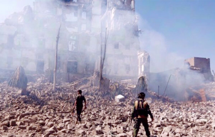 ইয়েমেনে সৌদি জোটের বিমান হামলায় অন্তত সাত বেসামরিক নাগরিক নিহত এবং আরও তিনজন আহত হয়েছেন। শুক্রবার দেশটির উত্তর-পশ্চিমাঞ্চলীয় মা’রিব প্রদেশে মাজযার এলাকার একটি গ্রামে এই ঘটনা ঘটেছে। ছবি: সংগৃহীত