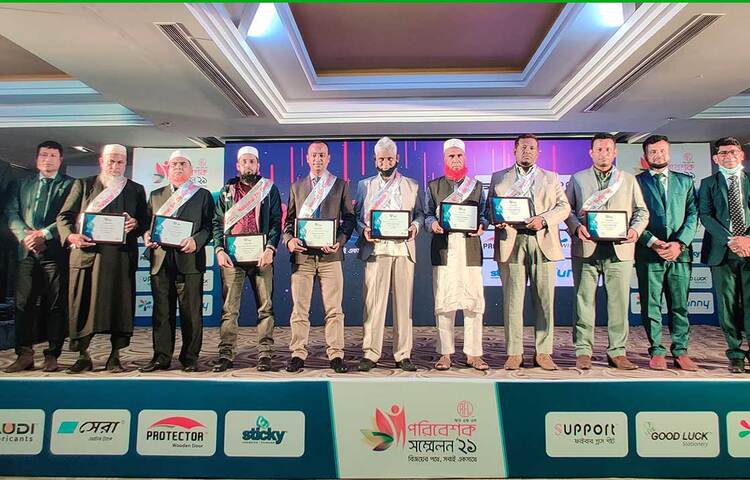 আরএফএল স্টেশনারি পণ্যের ব্র্যান্ড গুডলাক ও উইনারের বিভিন্ন ধরনের গৃহস্থালি ও স্টেশনারি সামগ্রী পরিবেশনের সঙ্গে সংশ্লিষ্ট পরিবেশকদের নিয়ে বার্ষিক সম্মেলন অনুষ্ঠিত হয়েছে। ছবি: জাগো নিউজ