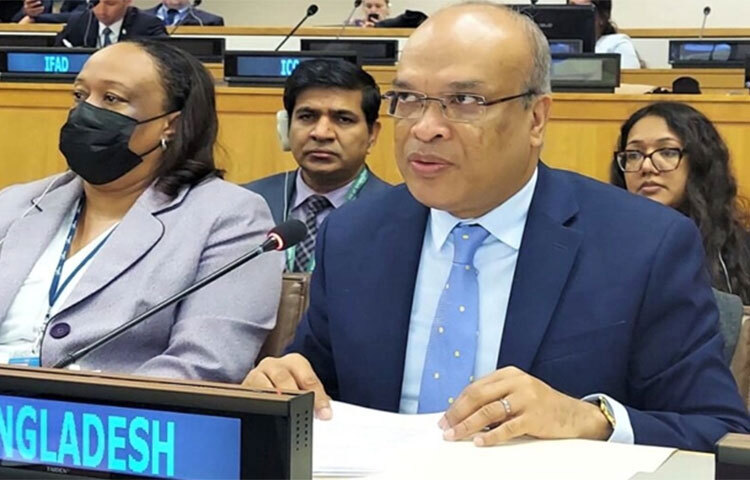 জাতিসংঘ সাধারণ পরিষদের তৃতীয় কমিটিতে ‘মিয়ানমারের রোহিঙ্গা মুসলিমসহ অন্যান্য সংখ্যালঘু সম্প্রদায়ের মানবাধিকার পরিস্থিতি’ শীর্ষক রেজুলেশনটি সর্বসম্মতিক্রমে গৃহীত হয়েছে। এবারের রেজুলেশনটি উত্থাপন করে অর্গানাইজেশন অব ইসলামিক কো-অপারেশন (ওআইসি) ও ইউরোপীয় ইউনিয়ন (ইইউ)। আ জাতিসংঘের বাংলাদেশ স্থায়ী মিশন এসব তথ্য জানায়। ছবি: সংগৃহীত