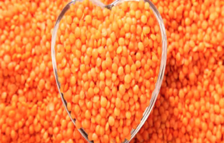 অত্যন্ত সহজ পদ্ধতিতেই মুসুর ডাল রান্না করা হয়ে থাকে।