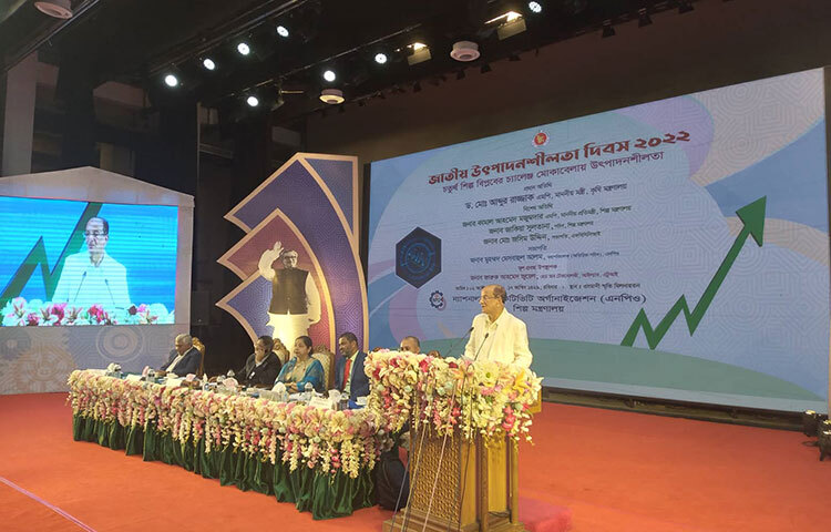 দেশের সরকারি কারখানাগুলোর উৎপাদনশীলতা খুব সীমিত। উন্নয়নের মাধ্যমে কারখানাগুলোকে উৎপাদনশীলতার মডেল হিসেবে গড়ে তোলার আহ্বান জানিয়েছেন কৃষিমন্ত্রী ড. মো. আব্দুর রাজ্জাক। আজ জাতীয় উৎপাদনশীলতা দিবস উপলক্ষে আলোচনা সভায় প্রধান অতিথির বক্তব্যে তিনি এ আহ্বান জানান। ছবি: বিপ্লব দিক্ষিৎ