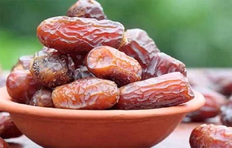 তিন-চারটি খেজুরে ক্যালোরি থাকে অনেকটাই। ফ্রুকটোজ, গøাইসেমিক সমৃদ্ধ এই ফল শক্তি বা এ্যানার্জির একটি অন্যতম উৎস।