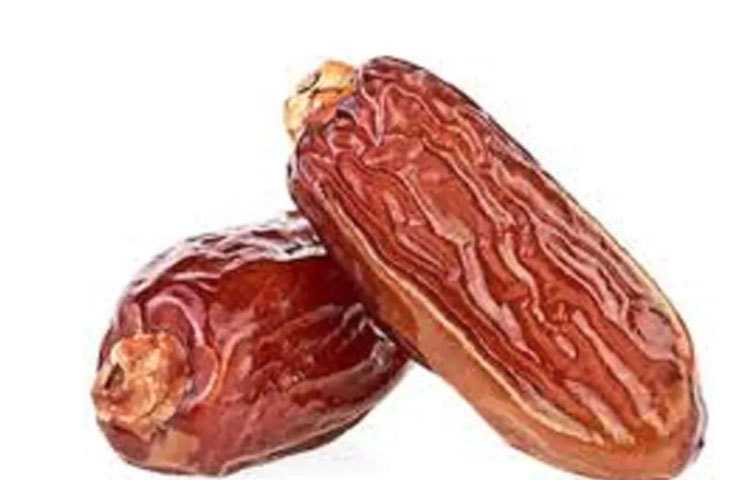 ভিটামিন বি-৬ মস্তিষ্কের কার্যক্ষমতা বৃদ্ধিতে সহায়ক। ১০০ গ্রাম তাজা খেজুরে ভিটামিন-সি রয়েছে যা থেকে ২৩০ ক্যালরি শক্তি উৎপাদন হয়।