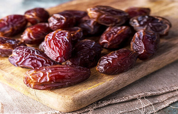 এছাড়াও হৃদরোগ নিরাময়ে, ক্যানসারের ঝুঁকি কমাতে, কোষ্ঠকাঠিন্য দূর করতে, হজম শক্তি বাড়াতে আরও নানা উপকার করে ছোট্ট এই ফল। সহজে পাওয়াও যায়, খেতেও ভালো। তাহলে বেশি না ভেবে, আজ থেকেই ডায়েটে যোগ করে ফেলুন মিষ্টি এই ফলকে। ছবি: সংগৃহীত