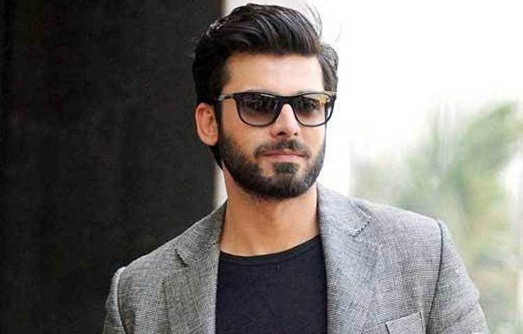 ফাওয়াদ খান: মেয়ে ফ্যানেদের হার্টথ্রব ফাওয়াদ খানও ডায়াবেটিসে আক্রান্ত। ১৭ বছর বয়সে টাইপ ১ ডায়াবেটিস ধরা পড়ে ফাওয়াদের। তার কথায়, অতিরিক্ত ধূমপানের কারণেই এই রোগ থাবা বসায় তার শরীরে। নিয়মিত শরীরচর্চা এবং খাদ্যাভাসে বদল এনেই নিজেকে চনমনে রেখেছেন এই অভিনেতা।