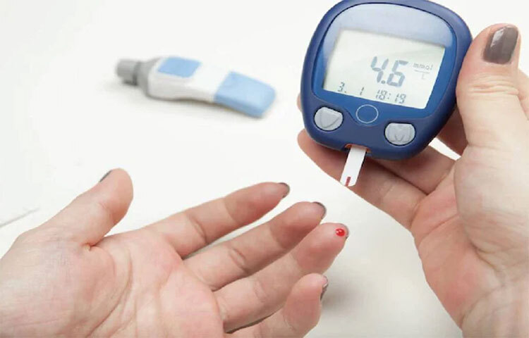 ডায়াবেটিস নিয়ন্ত্রণে না রাখলে ধীরে ধীরে ক্ষতিগ্রস্ত হতে থাকে কিডনি, হার্ট, চোখ ও নার্ভসহ শরীরের নানা অঙ্গ। বিশেষ করে ডায়াবেটিস রোগীরা পায়ের নানা সমস্যায় বেশি ভোগেন। চিকিৎসা ক্ষেত্রে একে বলে ‘ডায়াবেটিক ফুট’। ছবি: সংগৃহীত