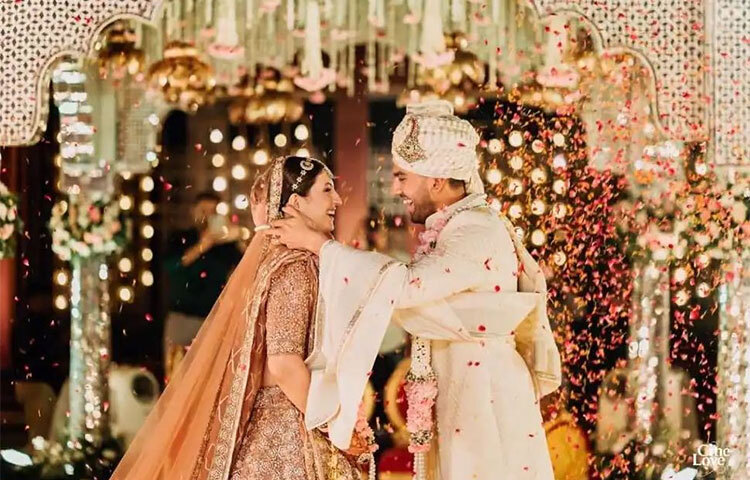 মেহেদি অনুষ্ঠানে দিপকের অভিব্যক্তি ফুটে উঠেছে রাহুলের ইনস্টাগ্রাম স্টোরিতে। ছবি: সংগৃহীত