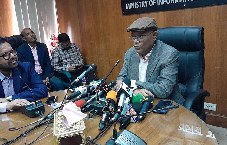 রাজশাহীতে আওয়ামী লীগের সমাবেশ বিএনপির সমাবেশের চেয়ে ১২ থেকে ১৪ গুণ বড় ছিল বলে দাবি করেছেন তথ্য ও সম্প্রচারমন্ত্রী এবং আওয়ামী লীগের যুগ্ম-সাধারণ সম্পাদক ড. হাছান মাহমুদ। জাতীয় প্রেস ক্লাবের নব-নির্বাচিত ব্যবস্থাপনা কমিটির সঙ্গে বৈঠকের পর আজ সচিবালয়ে সাংবাদিকদের প্রশ্নের জবাবে হাছান মাহমুদ এ দাবি করেন। ছবি: জাগো নিউজ