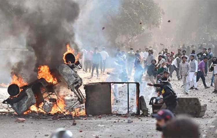 তিনদিনের ধর্মীয় সহিংসতায় ইতোমধ্যে ২৪ জন মারা গেছেন।