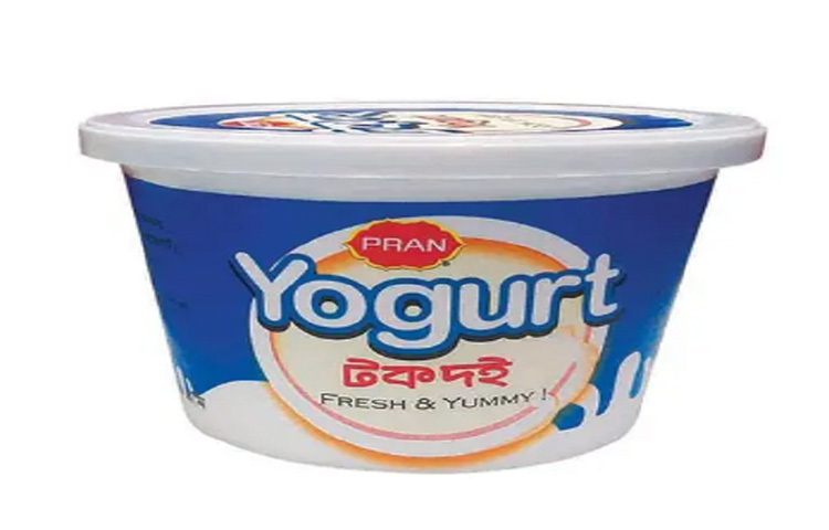 টক দইয়েও রোগ প্রতিরোধ ক্ষমতা আছে প্রচুর পরিমাণে। প্রোবায়োটিক এই খাবার আমাদের পরিপাক ক্রিয়াকেও উন্নত করে। নিয়মিত ডায়েটে রাখুন টকদই। ছবি: সংগৃহীত