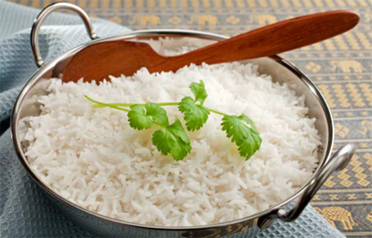 রোগ প্রতিরোধ ক্ষমতা বৃদ্ধি করে: ধনেপাতায় ভিটামিন সি রয়েছে। এই ভিটামিন শরীরের রোগ প্রতিরোধ ক্ষমতা বৃদ্ধিতে সাহায্য করে। তাই নিয়মিত ধনেপাতা খাওয়া উচিত। এর ফলে শরীর নানান ধরনের ভাইরাস ও রোগের মোকাবিলার শক্তি সঞ্চয় করে। ছবি: সংগৃহীত