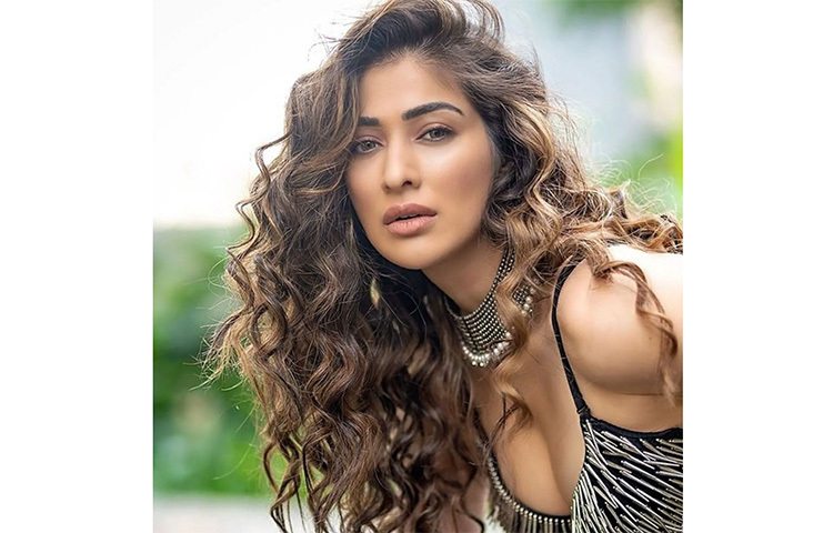 রাই লক্ষ্মী দক্ষিণ ভারতীয় সিনেমার প্রথম সারির অভিনেত্রী। তার সৌন্দর্যে মুগ্ধ হন দর্শকরা। ছবি: সংগৃহীত