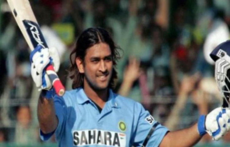 স্পোর্টস টিম: অন্যান্য ক্রিকেটরদের মতো ধোনিও অন্যান্য ধরণের খেলায় বিনিয়োগ করেছেন। একসময় ফুটবলে গোলকিপার হওয়ার স্বপ্ন দেখা ধোনি ইন্ডিয়ান সুপারলিগের দল ‘চেন্নাইয়িন এফসি’-এর মালিক। এগুলো ছাড়াও মোটর ভ্যাহিকেলসের প্রতি সখে রয়েছে ধোনি, এবং সে কারণে তিনি এই ব্যবসায়ও সামিল হয়েছেন