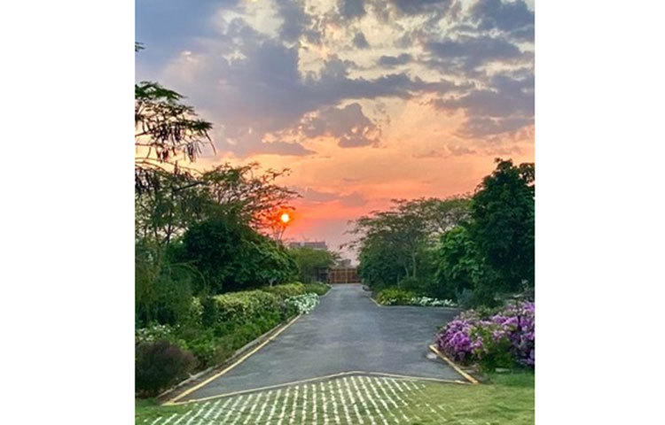 জিম, সুইমিং পুল, টেনিস ও ব্যাডমিন্টন কোর্ট, জাকুজিসহ সমস্ত ব্যবস্থাই আছে ফার্মহাউসে।