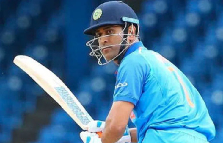 একদিনের ক্রিকেটে এখন পর্যন্ত সবচেয়ে বেশি নটআউট থাকার রেকর্ডটিও ধোনির দখলে। ৮৪ টি একদিনের ম্যাচে নট আউট থেকেছেন এমএসডি।