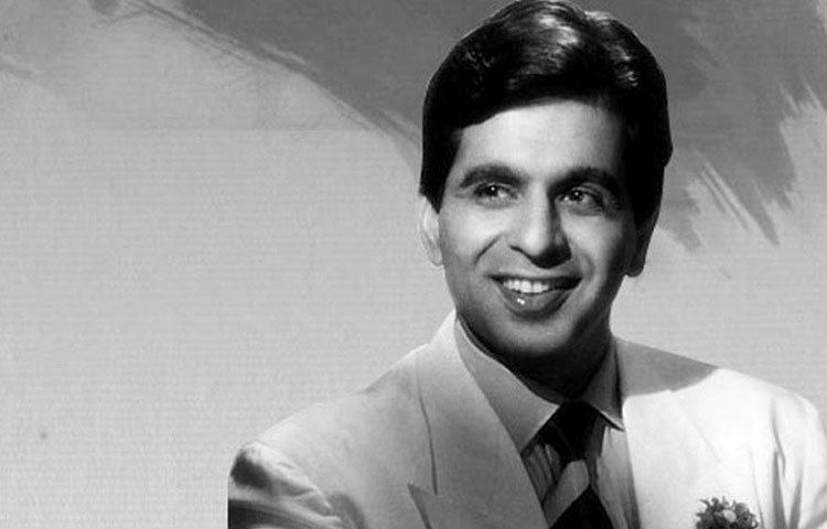 দেবিকারানি তাকে প্রস্তাব দিলেন অভিনয়ের। ১৯৪৪ সালে মুক্তি পেল অমিয় চক্রবর্তীর পরিচালনায় ‘জোয়ার ভাটা’। দেবিকারানির পরামর্শে নাম পাল্টে ফেললেন ইউসুফ খান। ছবির জন্য তার নাম হল দিলীপকুমার। এর পর বাকিটা ইতিহাস।