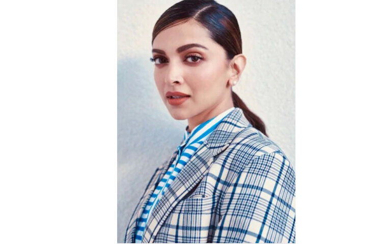 ২০১২ সালে মুক্তি পাওয়া ককটেল ছবির প্রসঙ্গ তুলে দীপিকা বলেন, সেই ছবিই ছিল তার জীবনের অন্যতম ইউ টার্ন। জীবন সম্পর্কে তার দৃষ্টিভঙ্গি বদলে দিয়েছে ককটেল। দীপভীরের পাশাপাশি শো-এ উপস্থিত ছিলেন দীপিকার ‘ককটেল’ পরিচালক ইমতিয়াজ আলি।