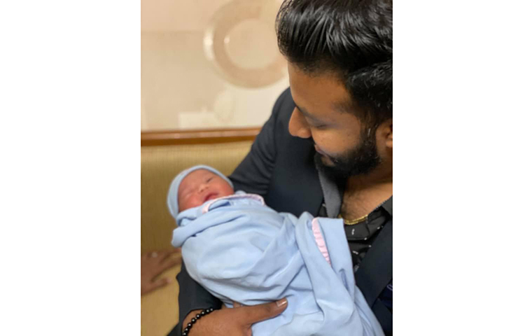 ছেলেকে কোলে নিয়ে ডিপজলের জামাই অর্পণ।