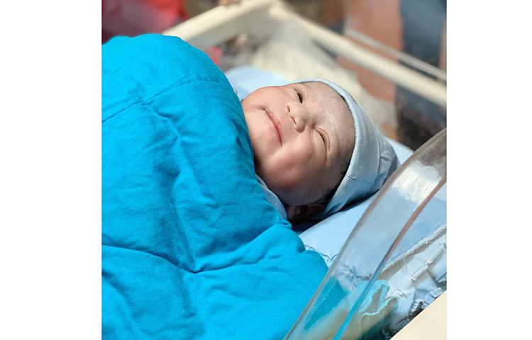 নবজাতকের নাম রাখা হয়েছে ওলসায় রাহমান। জানা গেছে, পুত্র ও মা দুজনই সুস্থ আছেন।