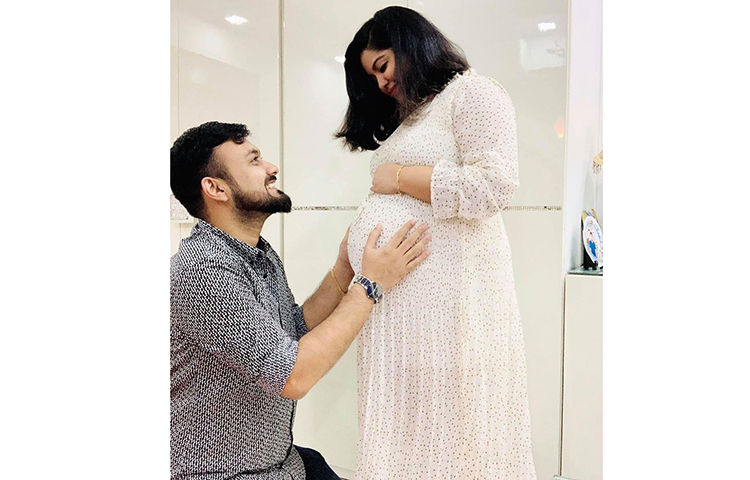 গত বছরের জুনে মেয়ের বিয়ে দেন ডিপজল। ওলিজার স্বামী অর্পণ পেশায় ব্যবসায়ী। পারিবারিকভাবে এ বিয়ের আনুষ্ঠানিকতা সম্পন্ন হয়। তারপর গত বছর ২৮ জুন বড় আয়োজনে বিবাহোত্তর সংবর্ধনা অনুষ্ঠিত হয়।