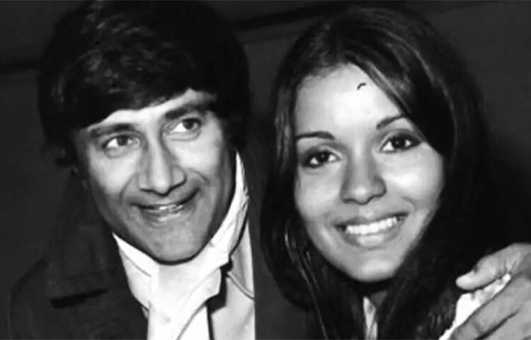 ১৯৭১ সালে মুক্তি পাওয়া ‘হরে রামা হরে কৃষ্ণা’ ছবির পরিচালক ছিলেন দেব আনন্দ। জিনাত আমান এবং মমতাজ নায়িকার ভূমিকায় অভিনয় করেছিলেন। কিন্তু জিনাতের প্রতি আগ্রহ জন্মাতে থাকে দেব আনন্দের। তখন অবশ্য পরিচালক বিবাহিত, দুই সন্তানের বাবা। ছবি: সংগৃহীত