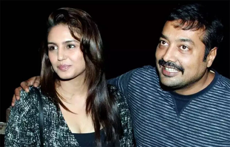 অভিনেত্রী হুমা কুরেশিকে বলিউডের পর্দায় প্রথম দেখা যায় অনুরাগ কাশ্যপের ছবিতে। এমনকি তাদের দুজনকে একসঙ্গে অনেক অনুষ্ঠানে দেখা গিয়েছে। বিভিন্নভাবে শোনা যায়, স্ত্রীর সঙ্গে সম্পর্কে টানাপোড়েন চলাকালীনই হুমার সঙ্গে ঘনিষ্ঠ হতে শুরু করেন পরিচালক। তবে এক সাক্ষাৎকারে হুমা জানিয়েছেন, অনুরাগ শুধু মাত্রই তার ভালো বন্ধু। ছবি: সংগৃহীত