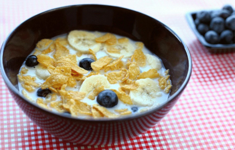 এর মধ্যে প্রচুর মাত্রায় সুগার থাকে। এটি শরীরে ফ্যাট স্টোরেজ প্রক্রিয়া বাড়িয়ে দেয়। এর কারণে স্থূলত্ব, নানা ধরনের হৃদরোগ বা এই জাতীয় সমস্যা দেখা যায়। ছবি: সংগৃহীত