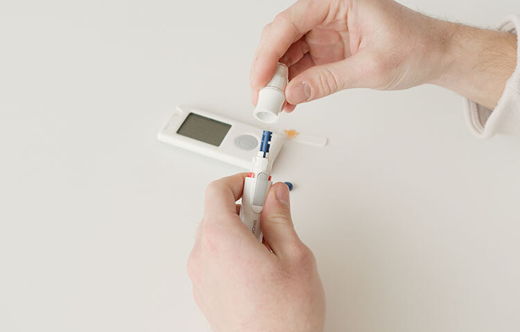 এই কারণে বিভিন্নভাবে রক্তের কোষ বøক হয়ে যায় এতে হার্ট অ্যাটাক হতে পারে। ৩০ বছর বয়সে ক্যারিয়ার বা পার্সোনাল জীবনের জন্য বেশিরভাগ স্ট্রেসের কারণে ব্লাডপ্রেশার ও ব্লাডসুগার বাড়তে পারে। ছবি: সংগৃহীত