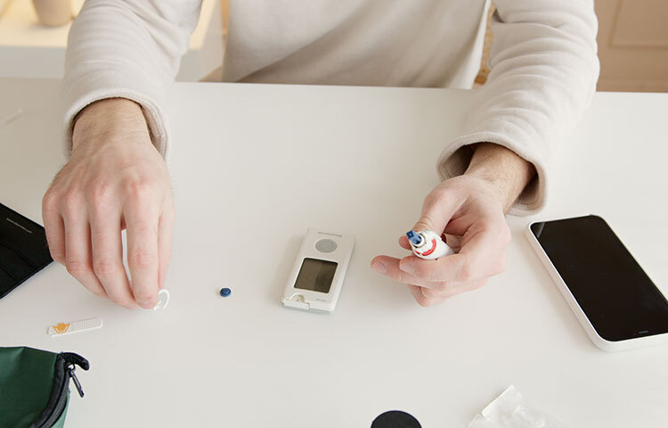 চিনিতে গ্লাইসেমিক ইনডেক্স ভ্যালু ৬৫। সেক্ষেত্রে মধুতে ৫৫-এর কাছাকাছি। এতেই প্রমাণিত হয় চিনির পরিবর্তে মধু খাওয়াটা ডায়াবেটিস রোগীদের জন্য একটু নিরাপদ। ছবি: সংগৃহীত