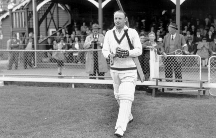 ডন ব্রাডম্যানকে ক্রিকেট ইতিহাসের সর্বশ্রেষ্ঠ ব্যাটসম্যান বলা হয়ে থাকে। ক্যারিয়ারে তার গড় রান ৯৯.৯৪।