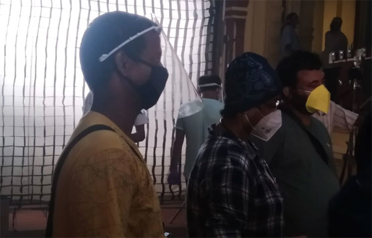 তবে বৃহস্পতিবার থেকে ফিকশন সিরিয়ালের কাজ শুরু হলেও নন ফিকশন শুরু হয়নি।