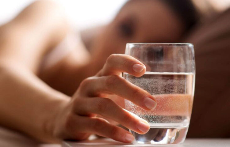 মনে রাখবেন, মূলত জেরোস্টোমিয়া নামক রোগের কারণে মুখে লালা কমে যায়। যার জন্য এই ধরনের সমস্যার সৃষ্টি হয়। চলুন জেনে নেয়া যাক ঠিক কোন কারণে মুখ শুকিয়ে যাওয়ার মতো সমস্যার সম্মুখীন হতে হয়। ছবি: সংগৃহীত