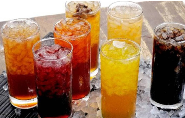 রোদ থেকে এসে কোল্ড ড্রিঙ্ক পান না করাই ভালো। ছবি: সংগৃহীত