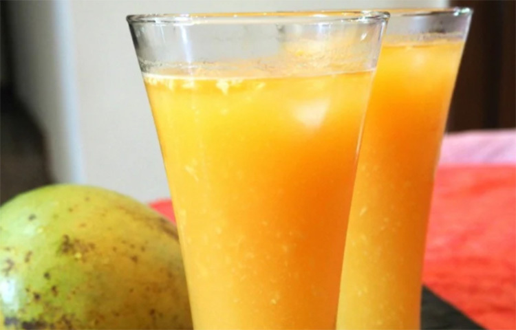 বেলের শরবত: বেল চটকে দানা বাদ দিয়ে কেবল শাঁসটুকু বের করে নিন। তারপর দই, চিনি, সামান্য বিটলবণ, লেবুর রস, ঠান্ডা পানি দিয়ে তৈরি করে ফেলুন সুস্বাদু শরবত। ছবি: সংগৃহীত