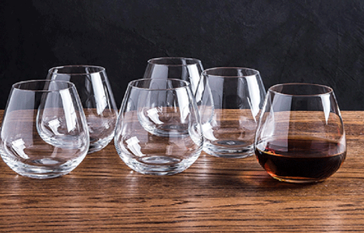 কীভাবে তিনি এত দুর্লভ হুইস্কি সংগ্রহ করলেন? ভিয়েত নিগুয়েন জানাচ্ছেন, এটা তার নেশা। তিনি ইন্টারনেটের সাহায্যে হুইস্কি নিয়ে প্রচুর পড়াশোনা করেন।