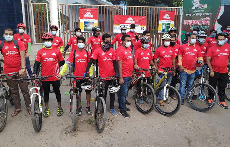 সাইকেল চালালে রোগ প্রতিরোধ ক্ষমতা বৃদ্ধি পায়। ফলে ক্যান্সার প্রতিরোধ হয়। মানসিক স্বাস্থ্যের উন্নতি ঘটায় সাইকেল চালানো। ডিপ্রেশন, স্ট্রেস ও অ্যাংজাইটি কমায় নিয়মিত সাইক্লিং। নারীদের কোলেসিস্টেকটেমির (অপারেশনের মাধ্যমে পিত্তথলির অপসারণ) হার কমে সাইকেল চালালে। শ্বাস যন্ত্রের পেশীকে ট্রেইন করে সাইক্লিং। ছবি: সংগৃহীত