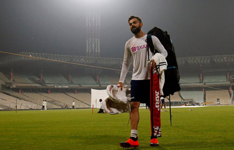 ইডেনে টস হবে সোনার কয়েন দিয়ে। তবে তার আগে টুকরো টুকরো কিছু অনুষ্ঠান রয়েছে। সংগীতানুষ্ঠান থেকে শুরু করে সংবর্ধনা, একের পর এক আয়োজন রয়েছে ইডেনে।
