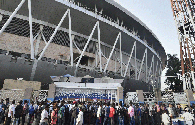 ২৫০জন শিল্পী নৃত্য পরিবেশন করবেন তার গানের সঙ্গে। তারপরে শুরু হবে সংবর্ধনা অনুষ্ঠান। সেটা শেষ হলে গাইবেন বাংলার গায়ক ও সুরকার জিৎ গঙ্গোপাধ্যায়।