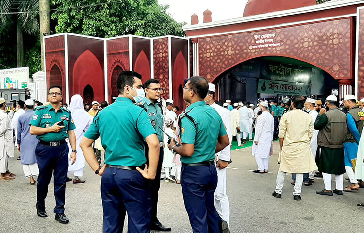 ঈদের জামাতকে কেন্দ্র করে ব্যাপক নিরাপত্তা ব্যবস্থা গ্রহণ করেছে আইনশৃঙ্খলা রাক্ষাকারী বাহিনী। ছবি: জাগো নিউজ