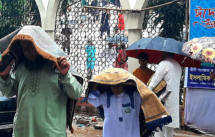 সকাল নয়টার দিকে রাজধানীতে অনেক বৃষ্টিপাত হয়েছে। ছবি: বিপ্লব দিক্ষিৎ