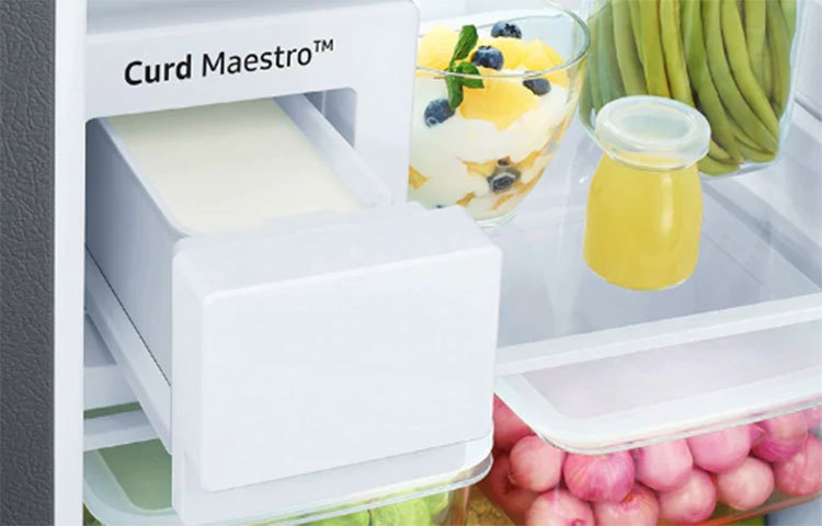 অপ্রয়োজনে ফ্রিজ চালাবেন না। মাসে একদিন ফ্রিজ খালি করে পরিষ্কার করুন। এতে বিদ্যুৎ সাশ্রয় হবে।